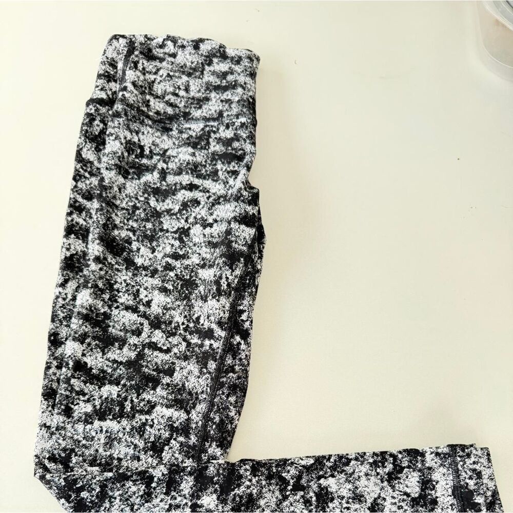 Lululemon Women's Grey and Black Leggings